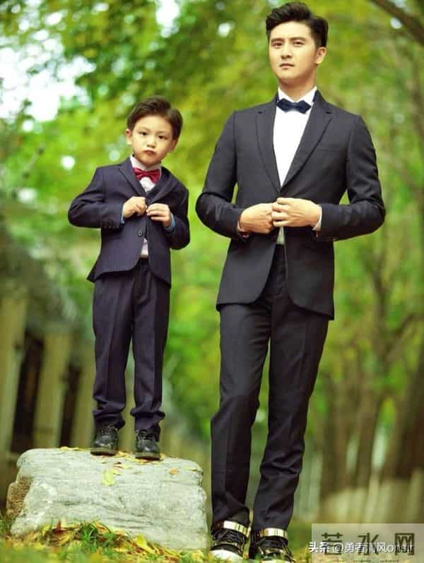 田亮晒照为儿子庆生,14岁田宸宇阳光帅气,身高近180全家最高