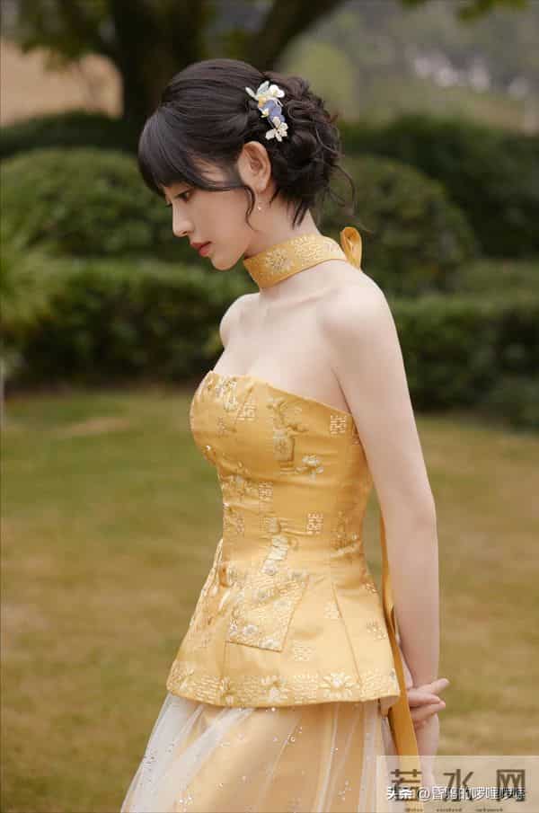 甜妹天花板 vs 四千年美女!田曦薇鞠婧祎谁更受网友喜欢?