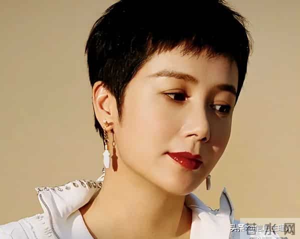 59岁蒋雯丽现状让人心酸，定居英国，又瘦又老：一代女神也落寞了