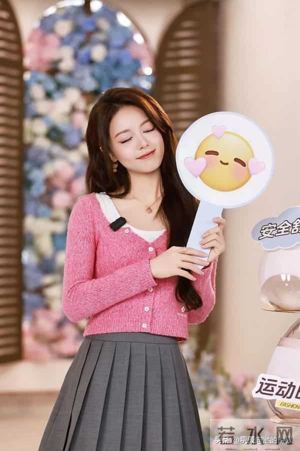 赵今麦｜厚黑+超短jk裙