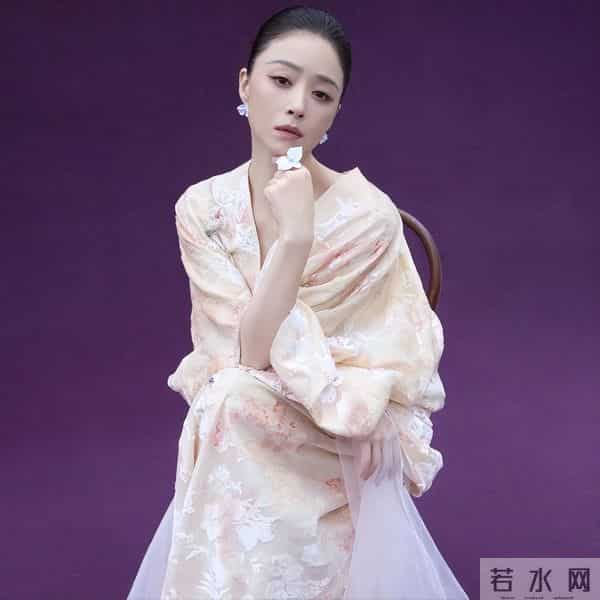 走上大S老路？42岁减肥减到哭的蒋欣，给女明星们提了个醒