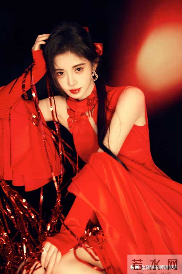 甜妹天花板 vs 四千年美女!田曦薇鞠婧祎谁更受网友喜欢?