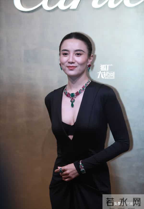 北京这一夜，巩俐雍容华贵，那英变得好时髦，郭晶晶低调地赢了