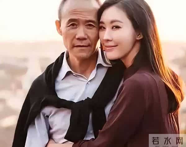 他舍弃亿万资产离弃糟糠之妻,娶30岁女星,如今成人生赢家