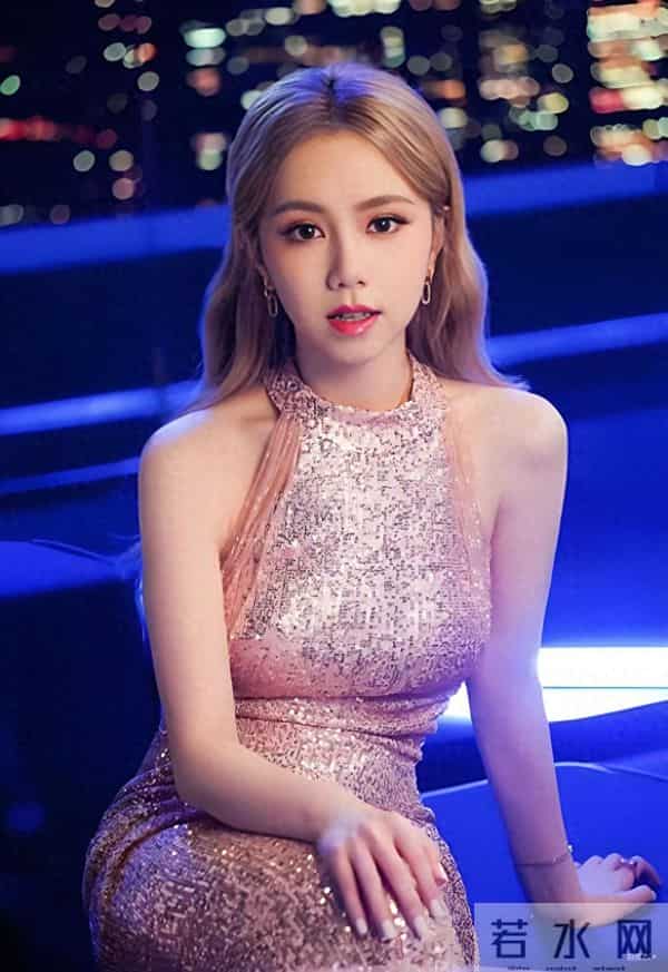 这才是邓紫棋真实身材，你见了有何感想？