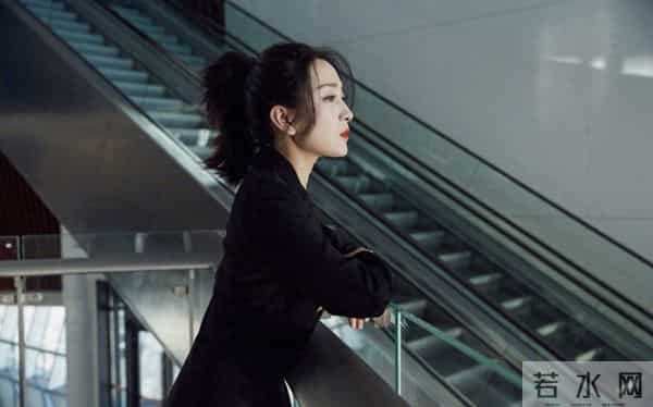 马苏，性感美腿超短裙