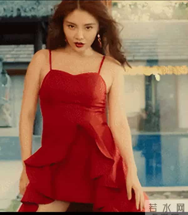 徐冬冬黑色皮裙亮相,身材火辣,御姐范十足!