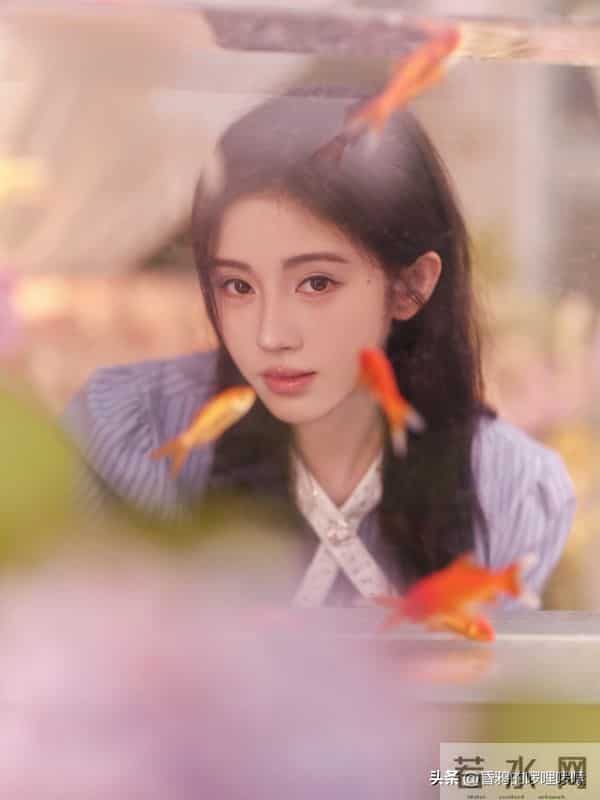 甜妹天花板 vs 四千年美女!田曦薇鞠婧祎谁更受网友喜欢?