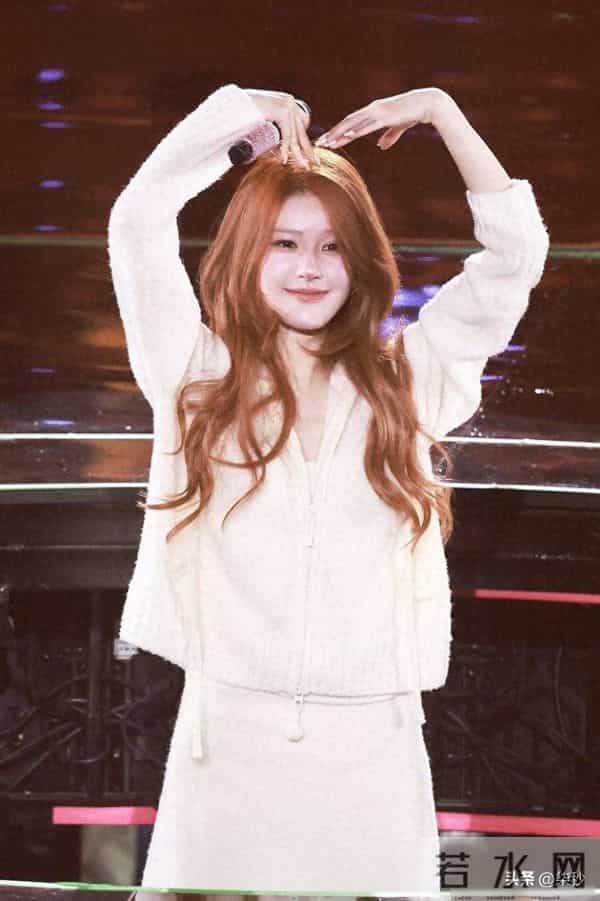 赵露思开音乐会不卖票，粉丝答题才能进场，她自己都没答对题