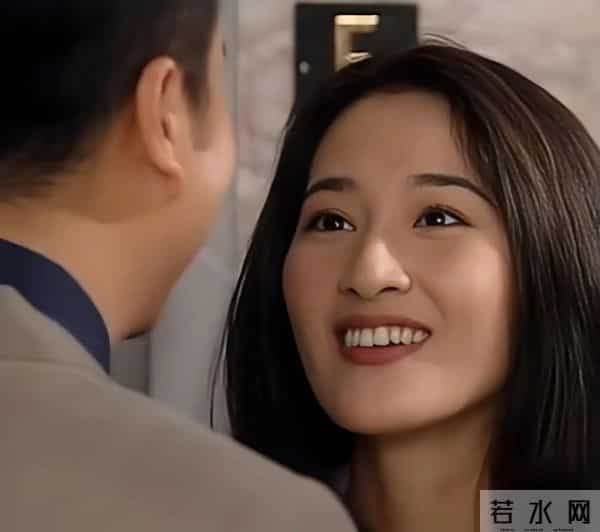 61岁关咏荷罕见露面,赴一场20年之约,状态极佳仍然很漂亮