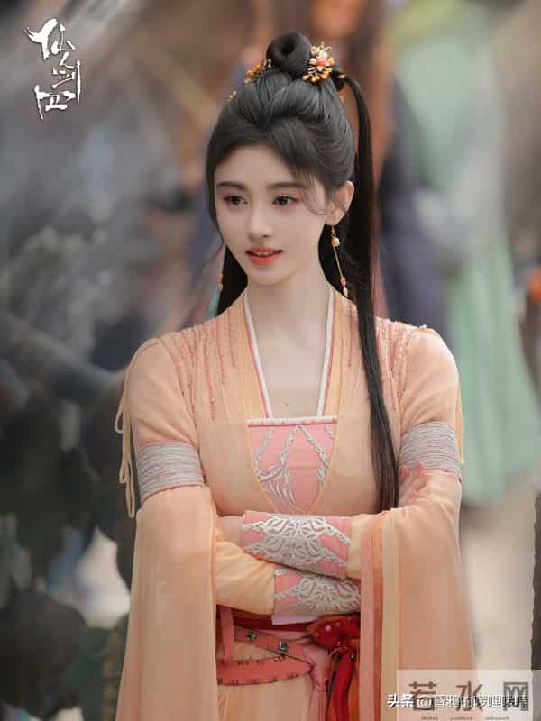 甜妹天花板 vs 四千年美女!田曦薇鞠婧祎谁更受网友喜欢?