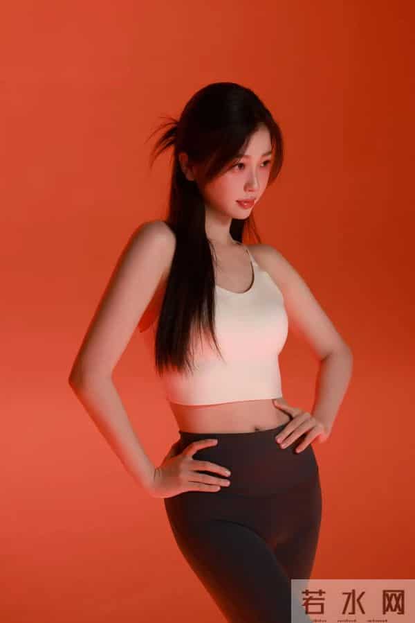 虞书欣身着瑜伽裤,完美展现了其健康活力的风采