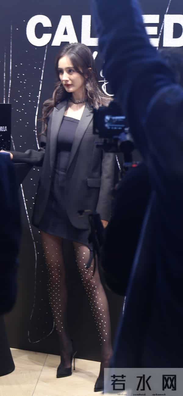 杨幂性感黑色大长腿