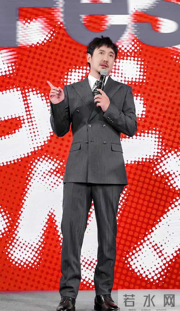 沈腾180cm实感暴击!同框名场面曝光,网友:原来不是“搞笑矮星