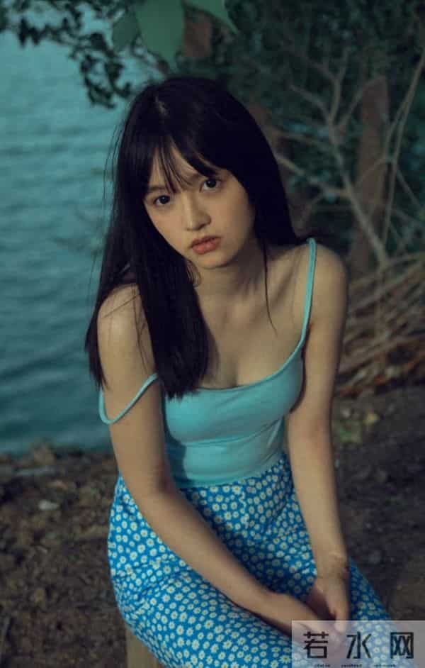 沈月吊带背心 “老肩巨猾”