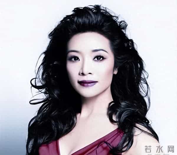 她是正师级歌唱家！59岁仍未婚，父母去世后才想当妈的她怎样了？