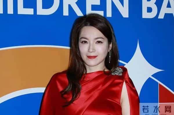 香港知名女星正式离婚,恢复单身即有追求者,宣布全面复出