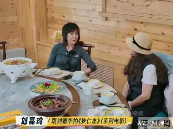 刘晓庆一天吃一斤肉，同龄人夸她年轻，摘下假发真容曝光