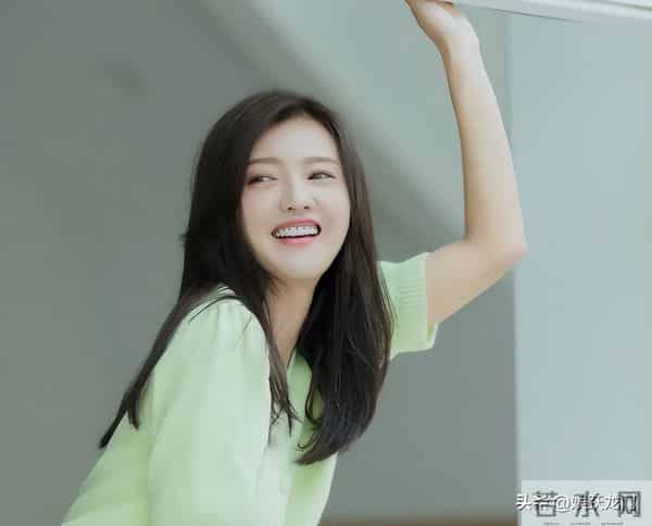 赵宝刚把她“当宝”,孙红雷对她“关爱有加”,48岁她真让人羡慕