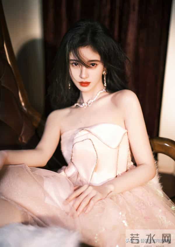 甜妹天花板 vs 四千年美女!田曦薇鞠婧祎谁更受网友喜欢?