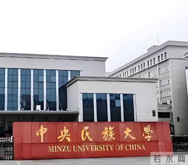 “躲汉子”乌兰图雅:从央视力捧到网友群嘲,42岁再陷陷桃色新闻