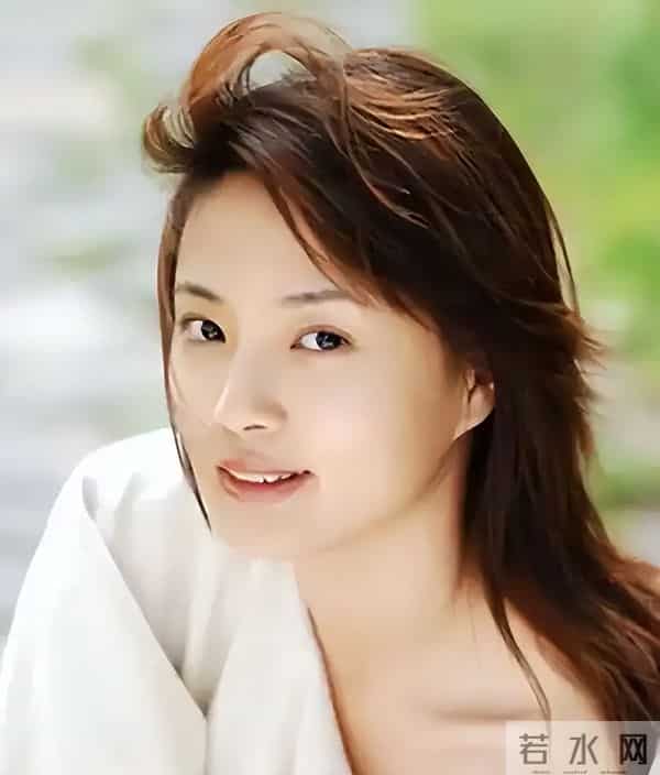 前央视主持人,俩前任去世被嘲“克夫”,生图脸僵的她近况如何了