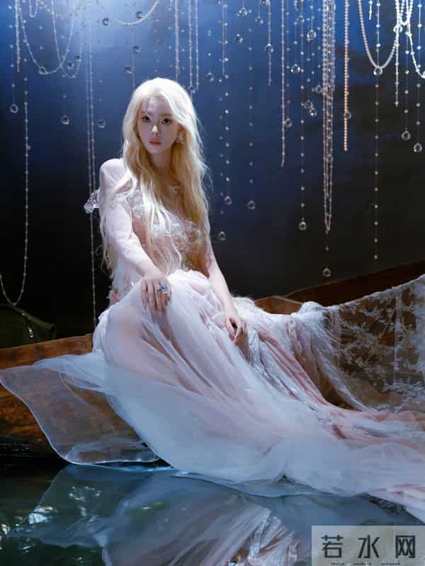 陈瑶金发造型:坠入幻梦的精灵系美学