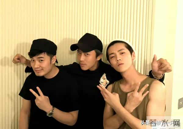 陈赫生日照凹造型耍帅 邓超喊话40岁了稳重点 鹿晗让他少吃小龙虾