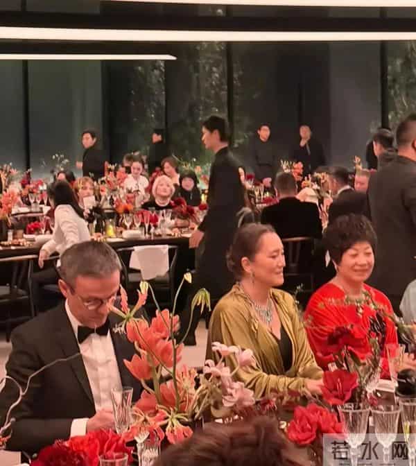 这一夜，巩俐头发白了，朱珠和卡地亚高层跳舞，郭晶晶盘发贵气