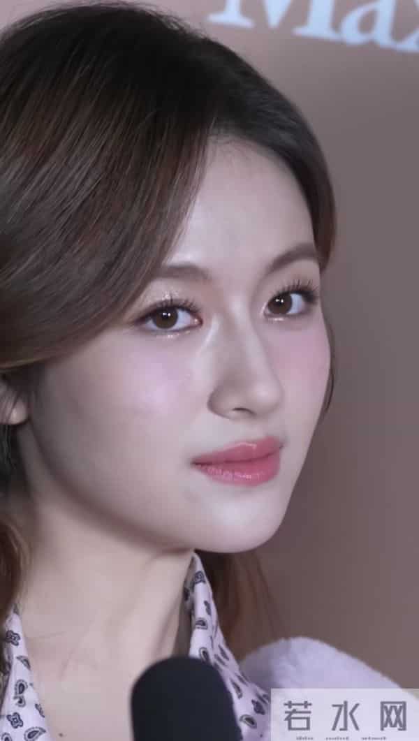 李兰迪这皮肤也太绝了吧,白里透红不说 好细腻清透呀,辨识度也高