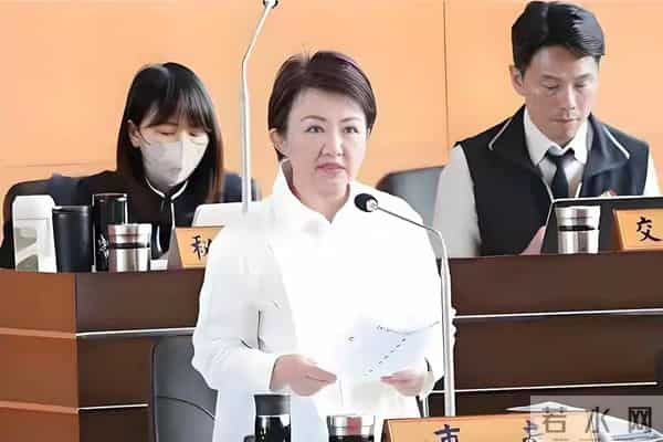 郑丽文参加纪念后,邱毅落泪反思,蔡正元彻底不演了!卢秀燕沉默