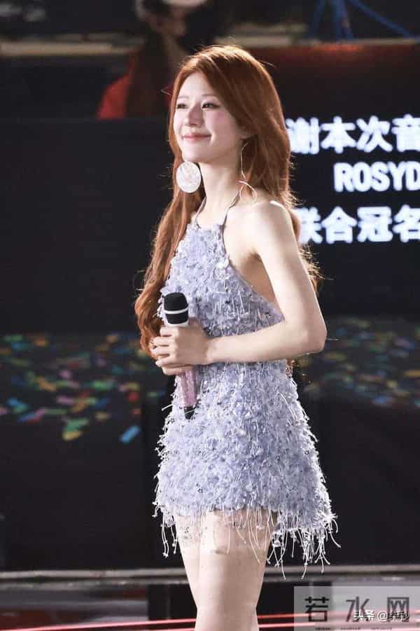 赵露思开音乐会不卖票,粉丝答题才能进场,她自己都没答对题