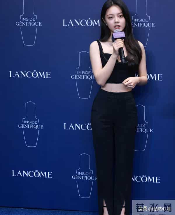 赵今麦这一套又美又飒,越来越漂亮了