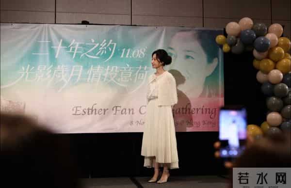 61岁关咏荷罕见露面,赴一场20年之约,状态极佳仍然很漂亮