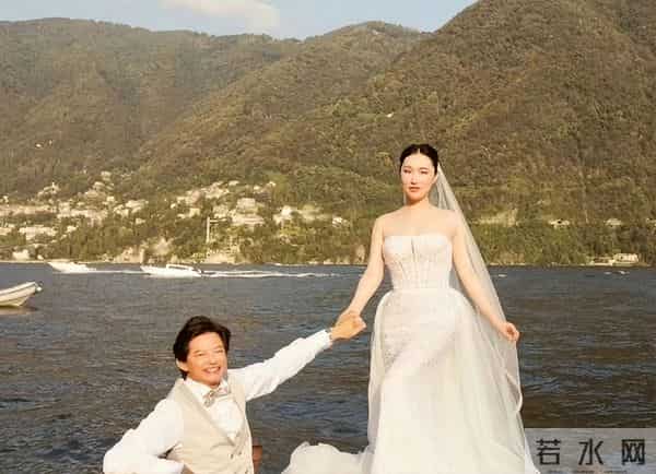 抛弃结婚26年的发妻,转身娶90后女学生,67岁莫华伦如今怎样了?