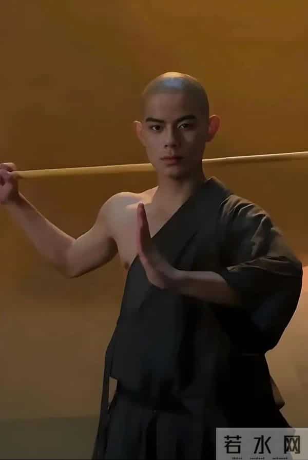 网传李连杰移植了已故少林武僧秋风的心脏！李连杰被逼脱衣自证