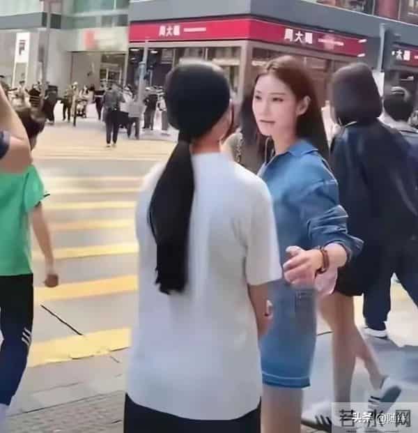 马筱梅闺蜜发声-她对待孩子宛如亲生，说到小玥儿时略显点尴尬