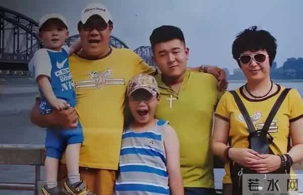 秦卫东：看脸一米六实际有一米九二，喝酒喝到脱相