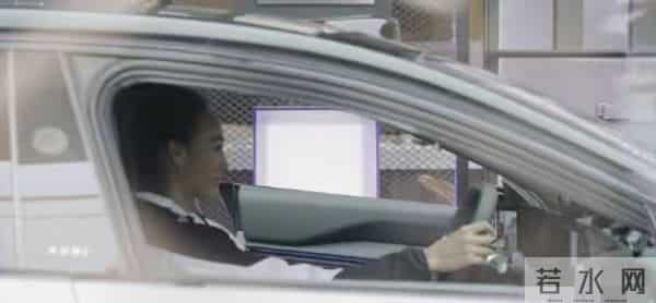 郑钦文上海奥迪店被偶遇 休闲装配高马尾，好美好飒