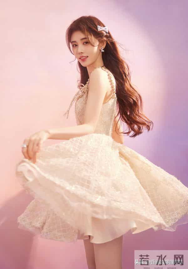 甜妹天花板 vs 四千年美女!田曦薇鞠婧祎谁更受网友喜欢?