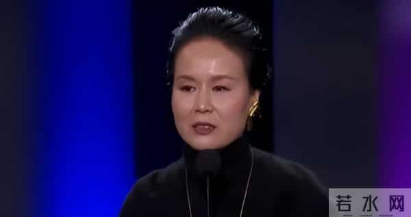 杀夫坐牢16年,惨遭亲儿子记恨,出狱后她以素人身份拿下国际影后