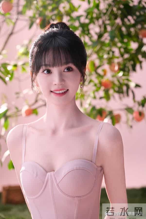 甜妹天花板 vs 四千年美女!田曦薇鞠婧祎谁更受网友喜欢?