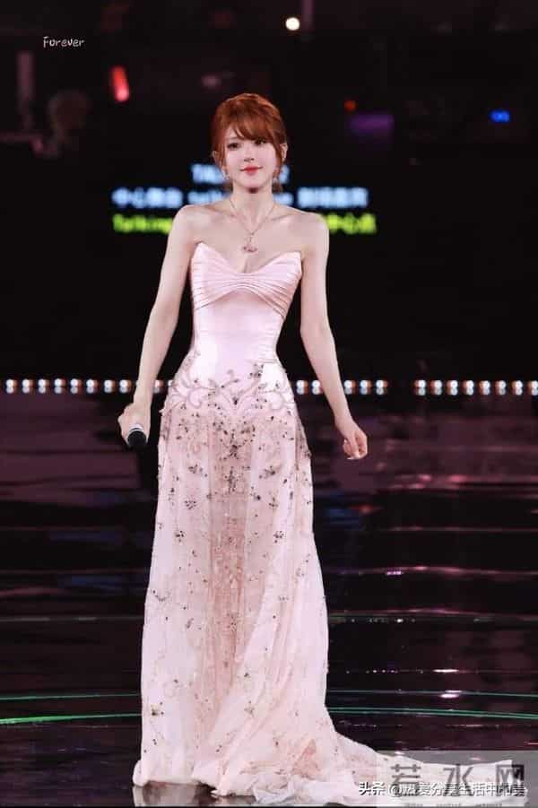 赵露思生日会现场化身顶级魅魔|蕾丝透视装+超短热裤