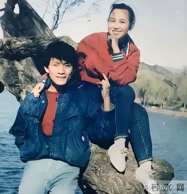 出力不讨好，地下室连生3胎的岳丽娜，为自己的年少轻狂付出代价