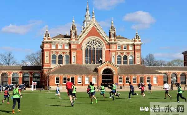 袁咏仪赴英国陪儿子读大学!为什么越来越多明星选择送孩子去英国