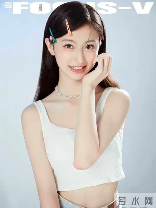 裴佳欣的 “成熟感” 藏不住了！眼神带钩子，女人味拉满太惊艳