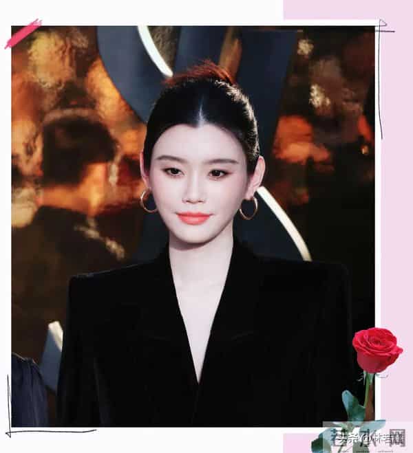 奚梦瑶、何猷君、梁安琪一家三口逛商场被偶遇，何猷君腿毛抢镜！