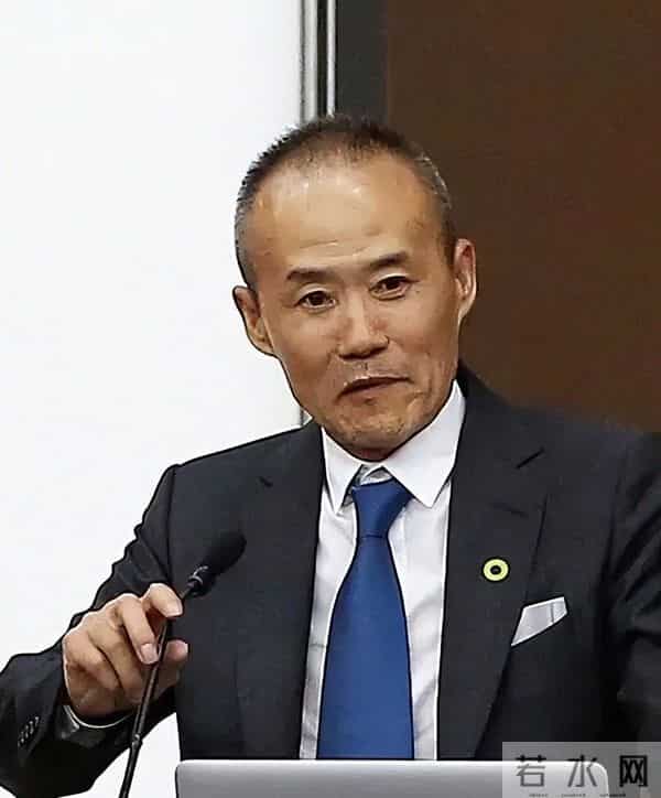 他舍弃亿万资产离弃糟糠之妻,娶30岁女星,如今成人生赢家