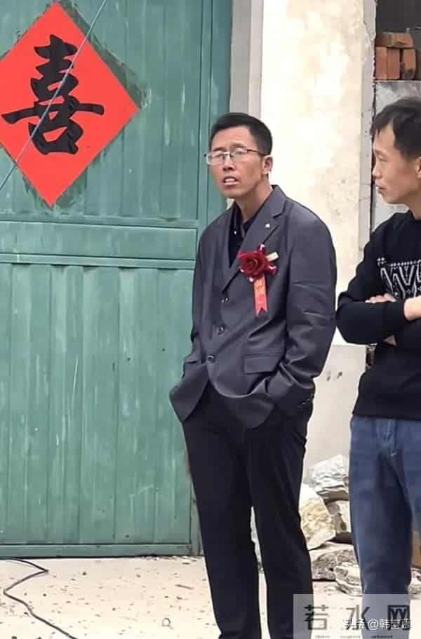 43岁歌手李根去世,唱快乐老家出名,一生未婚生子,现实版树先生