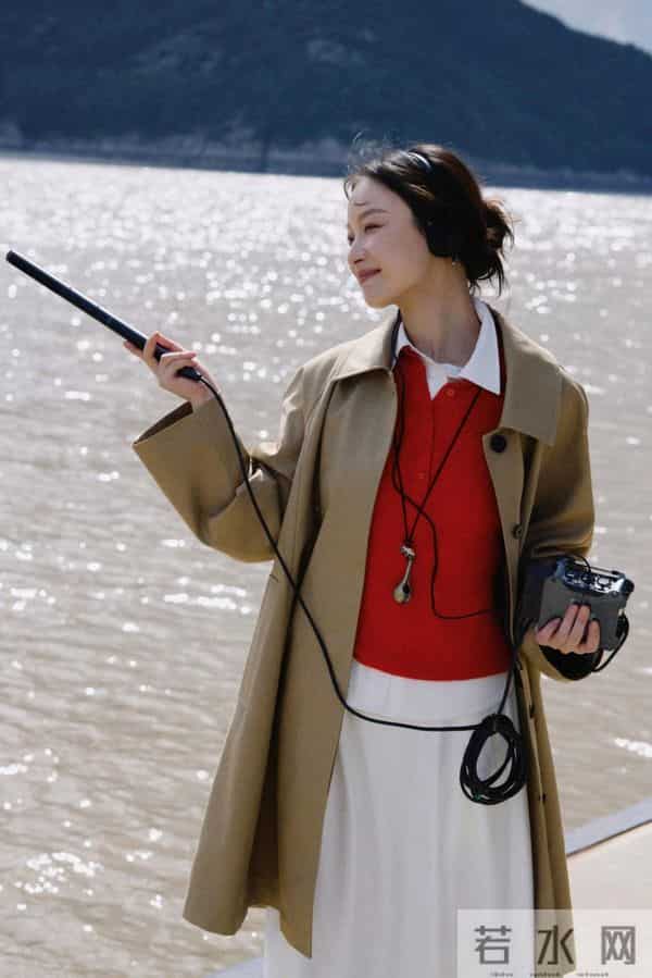 倪妮的这组大片也太会拍了!谁看了不喊一句“氛围感女王”!